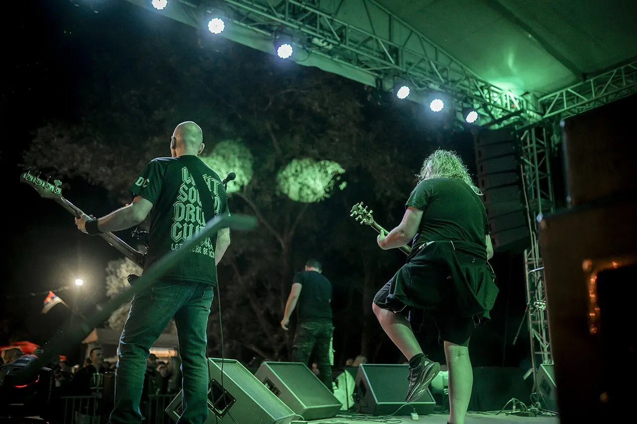 Quay flycam festival âm nhạc ngoài trời: lịch bay và chia pin