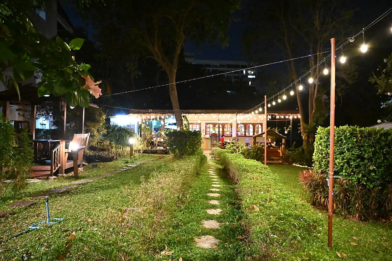 Quay flycam tiệc ngoài trời, garden party: gió, nắng, lều